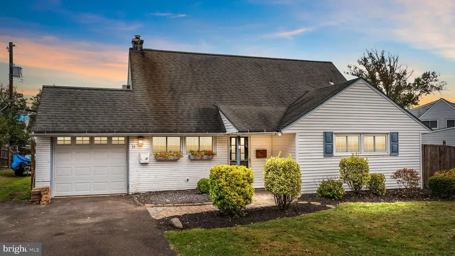 14 High Rd, Levittown, PA 19056 - Image #2