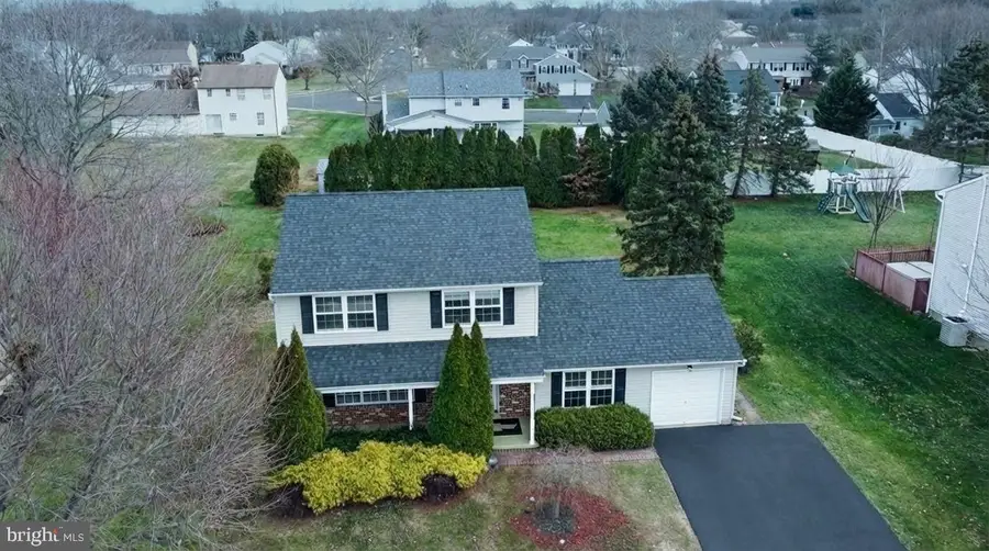 292 Hollow Branch Ln, Yardley, PA 19067 - Image #2