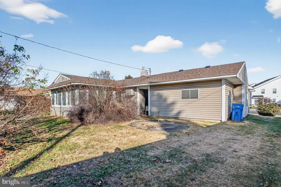 6 Field Ln, Levittown, PA 19055 - Image #2