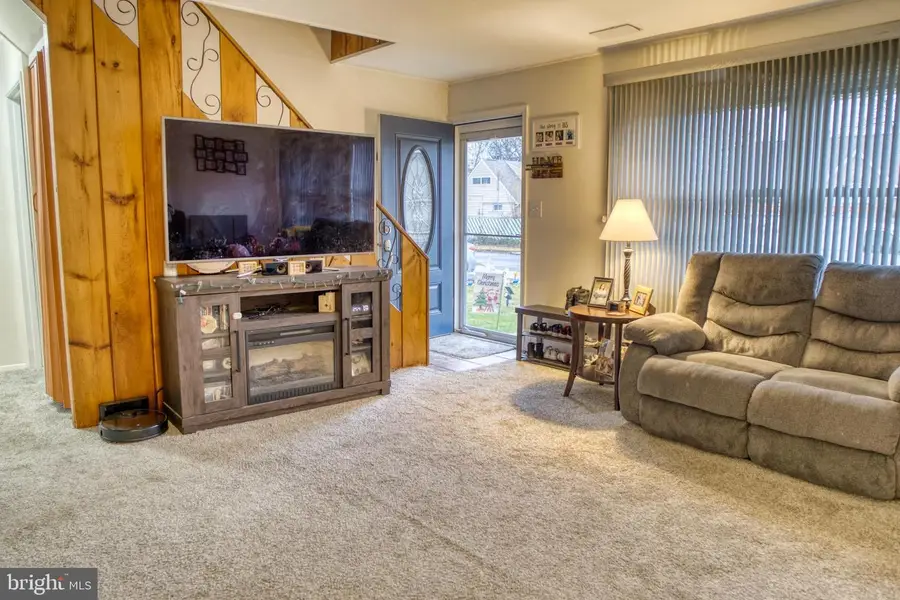 53 Micahill Rd, Levittown, PA 19056 - Image #2