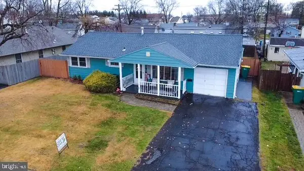 802 Dunbury Rd, FAIRLESS HILLS, PA 19030