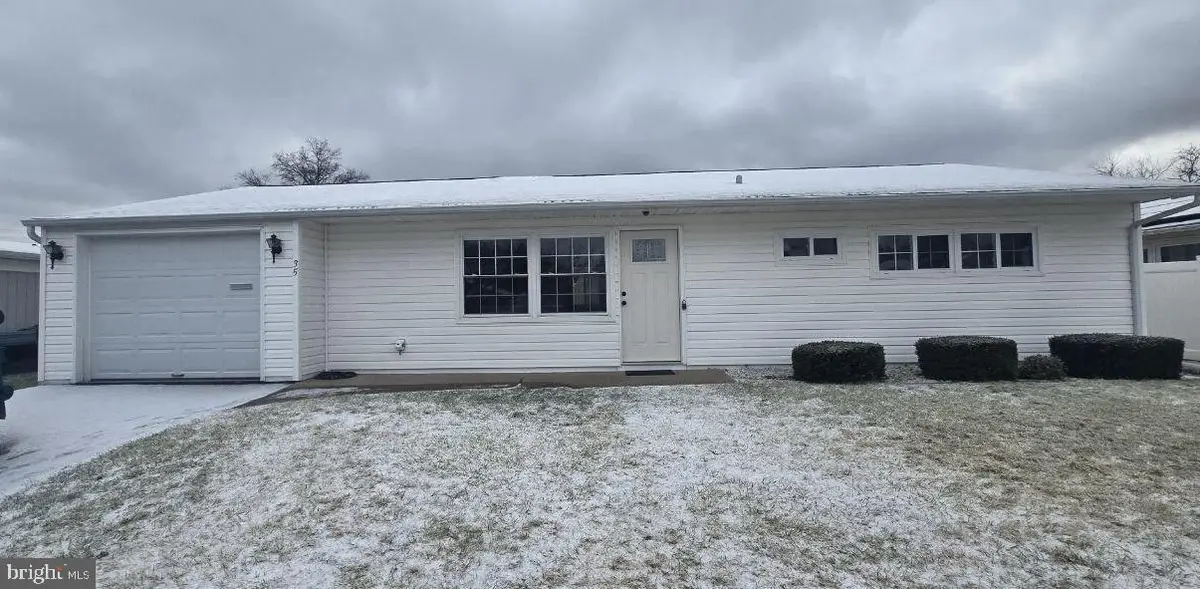 35 Beechtree Rd, Levittown, PA 19057 - Image #1
