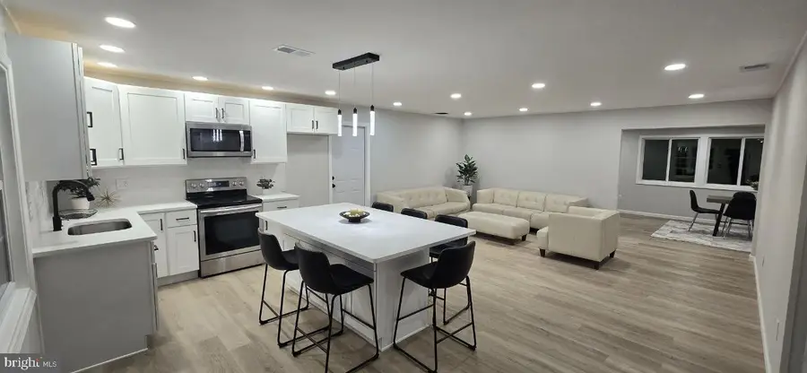 35 Beechtree Rd, Levittown, PA 19057 - Image #3