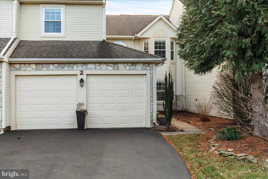2 Holly Cir, Newtown, PA 18940 - Image #2