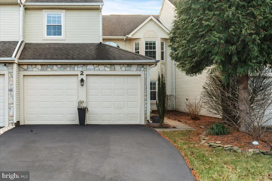 2 Holly Cir, Newtown, PA 18940 - Image #3