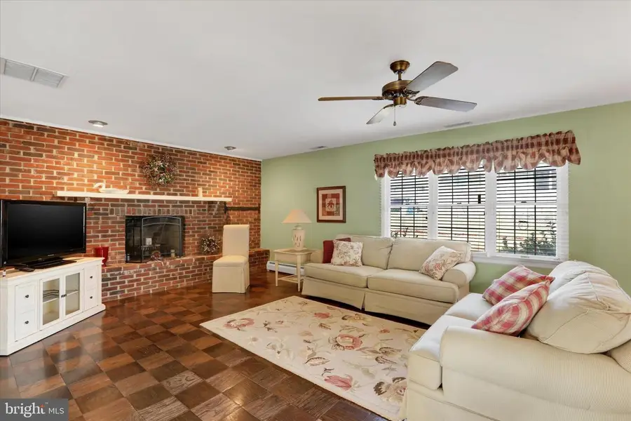 15 Cable Rd, Levittown, PA 19057 - Image #3