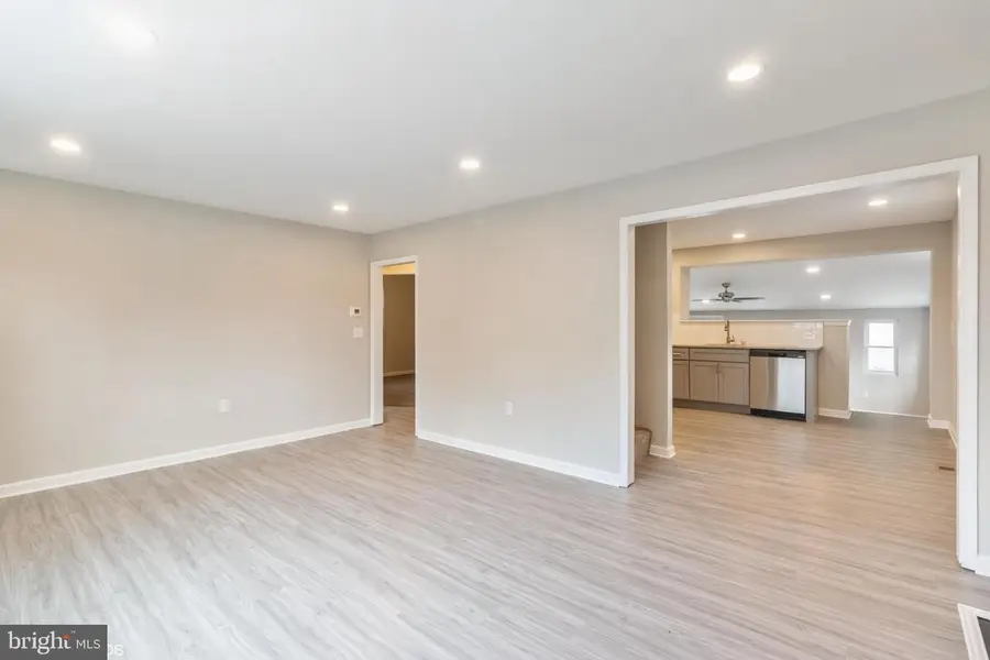 425 Grape St, Warminster, PA 18974 - #3