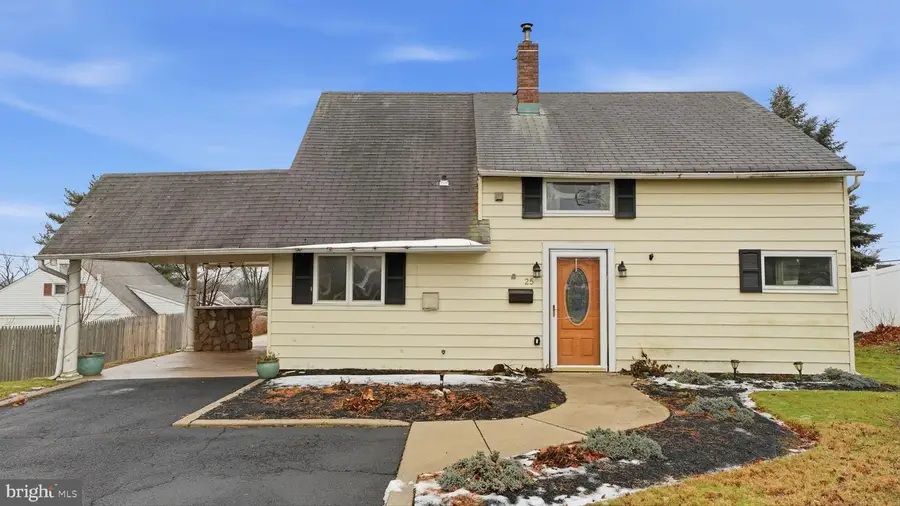 25 Autumn Ln, Levittown, PA 19055 - Image #3