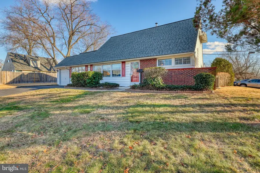 110 Kenwood Dr #n, Levittown, PA 19055 - Image #2