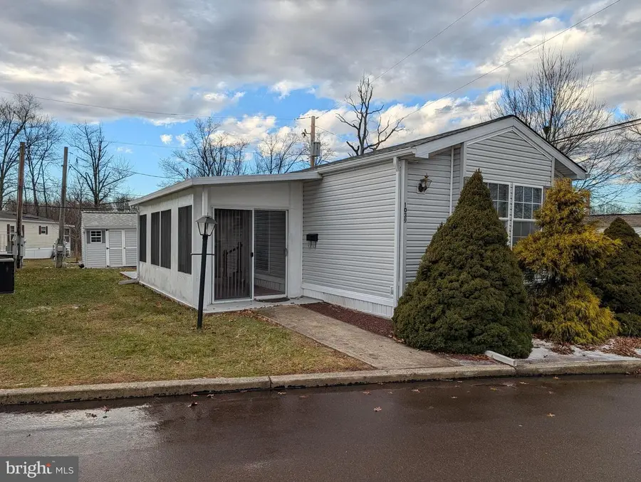 1039 Pine Cir, Telford, PA 18969 - Image #2