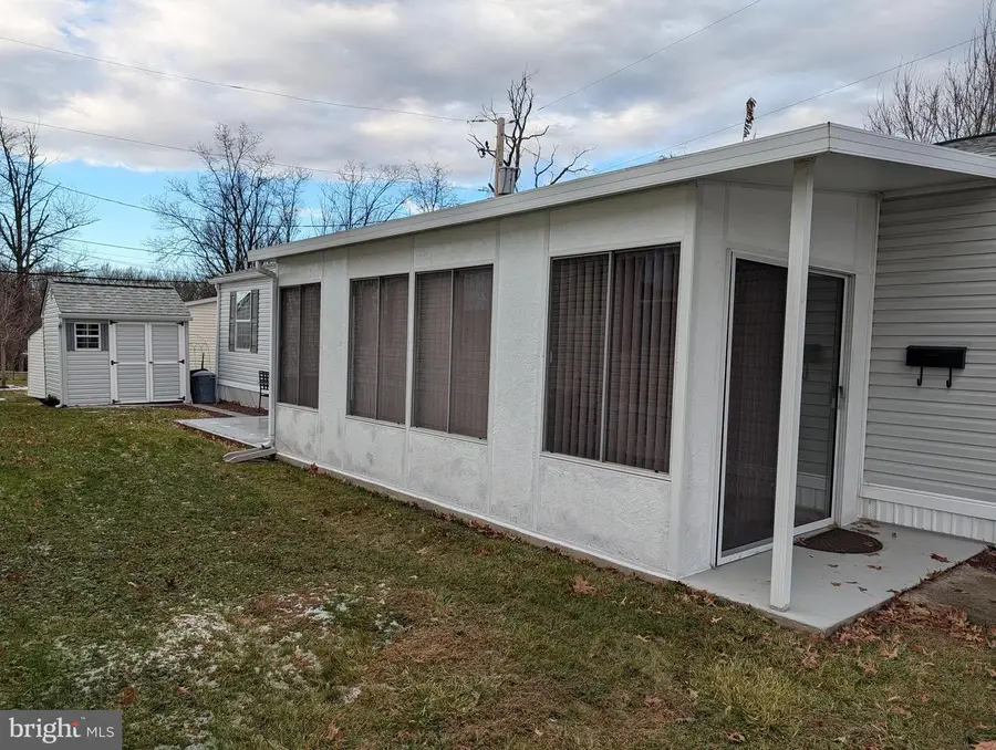 1039 Pine Cir, Telford, PA 18969 - Image #3