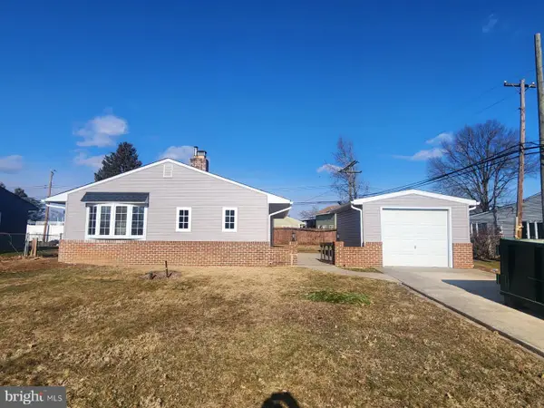 47 Strawberry Ln, LEVITTOWN, PA 19055