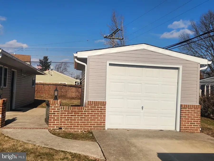 47 Strawberry Ln, Levittown, PA 19055 - Image #3