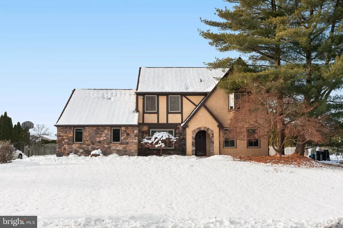 98 Vermeer Dr, Holland, PA 18966 - Image #1