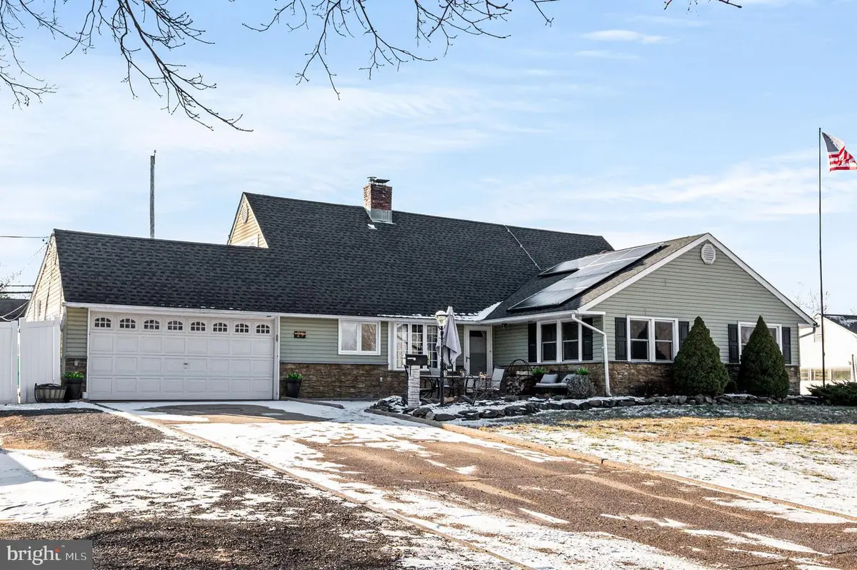 29 Spindletree Rd, Levittown, PA 19056 - Image #1