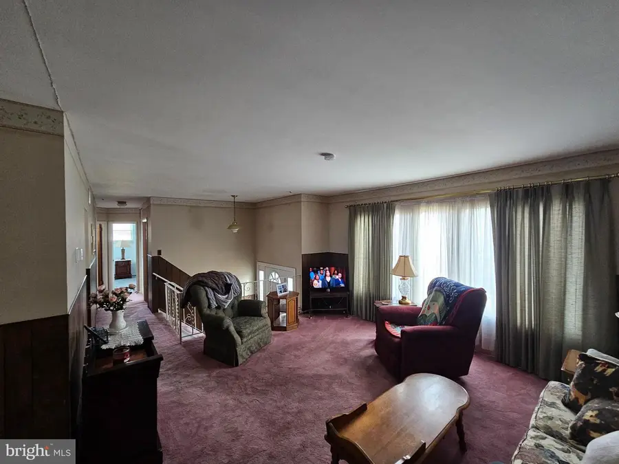 980 Marshall Dr, Warminster, PA 18974 - Image #2