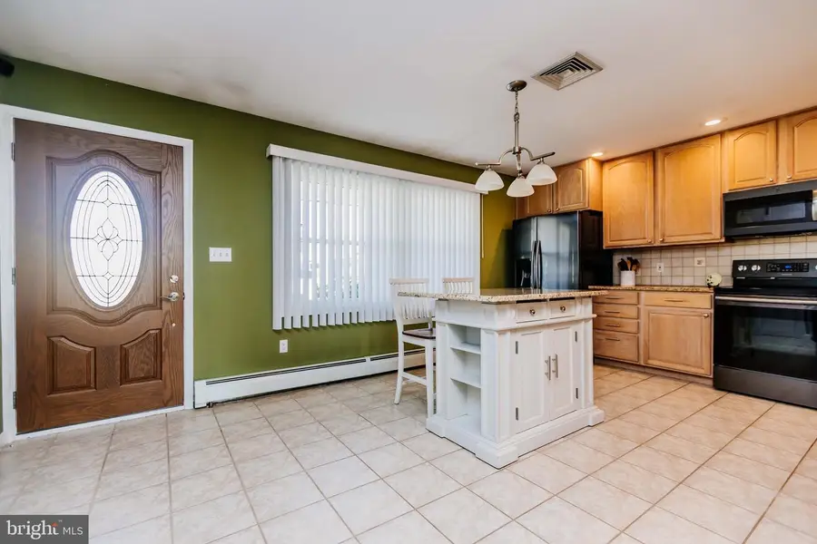 72 Thornridge Dr, Levittown, PA 19054 - #2