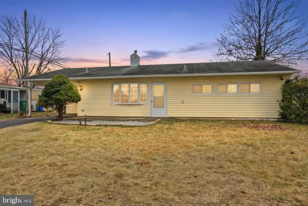 8 Starlight Ln, Levittown, PA 19055 - Image #1