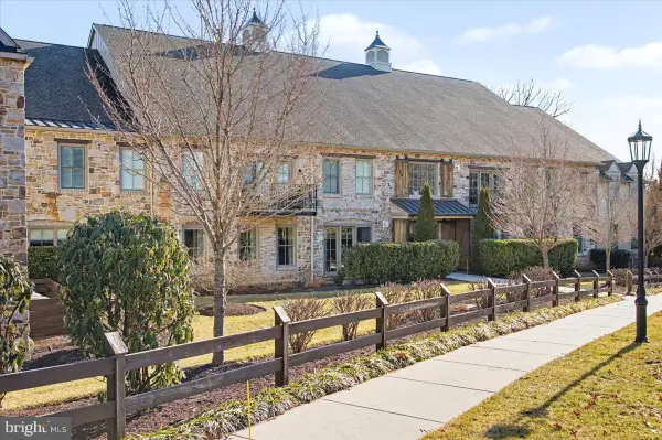 2401 Lower State Rd #102, DOYLESTOWN, PA 18901