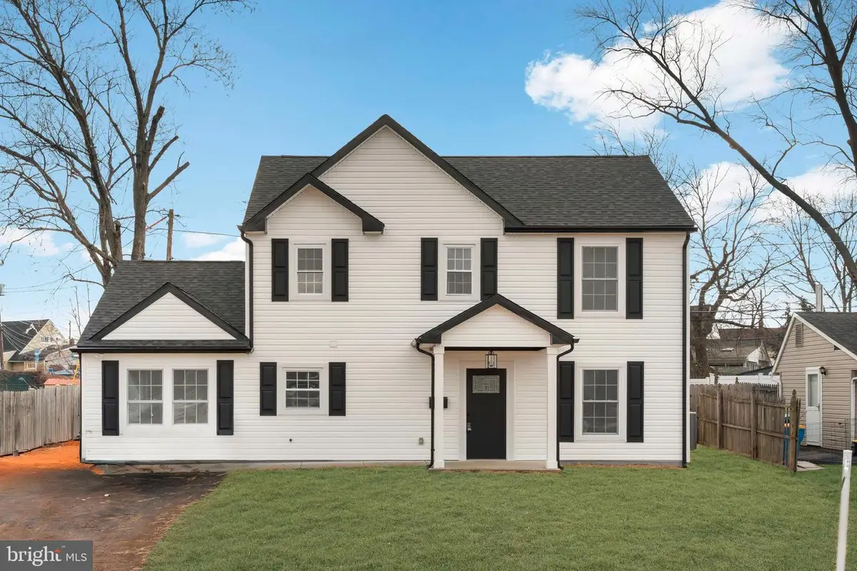 122 Ivy Hill Rd, Levittown, PA 19057 - Image #1