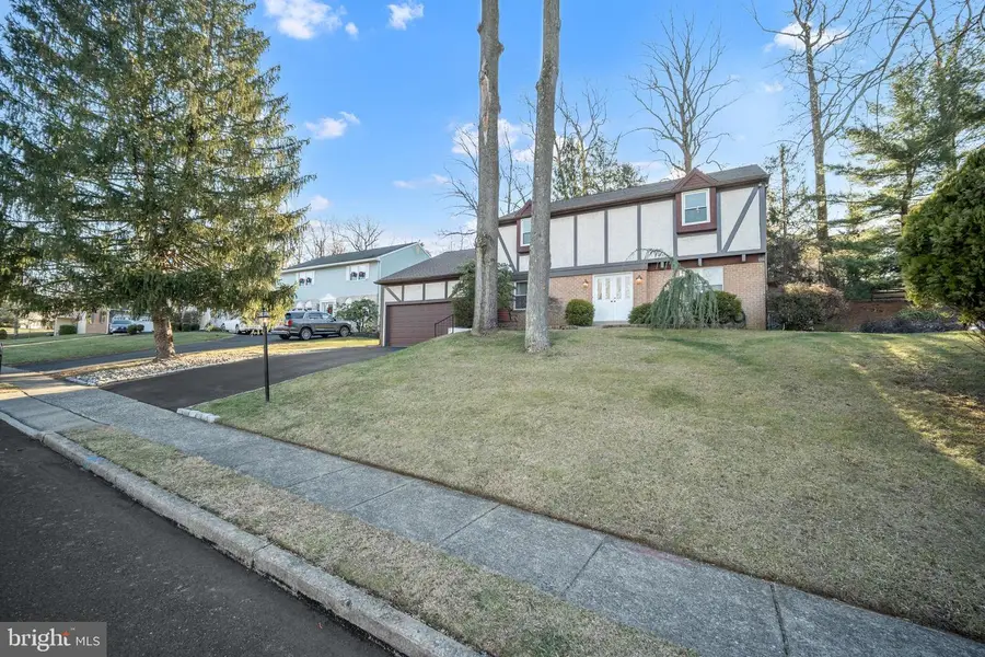 853 Green Ridge Cir, Feasterville Trevose, PA 19053 - Image #2