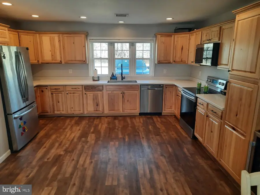 334 Crabtree Dr, Levittown, PA 19055 - Image #2