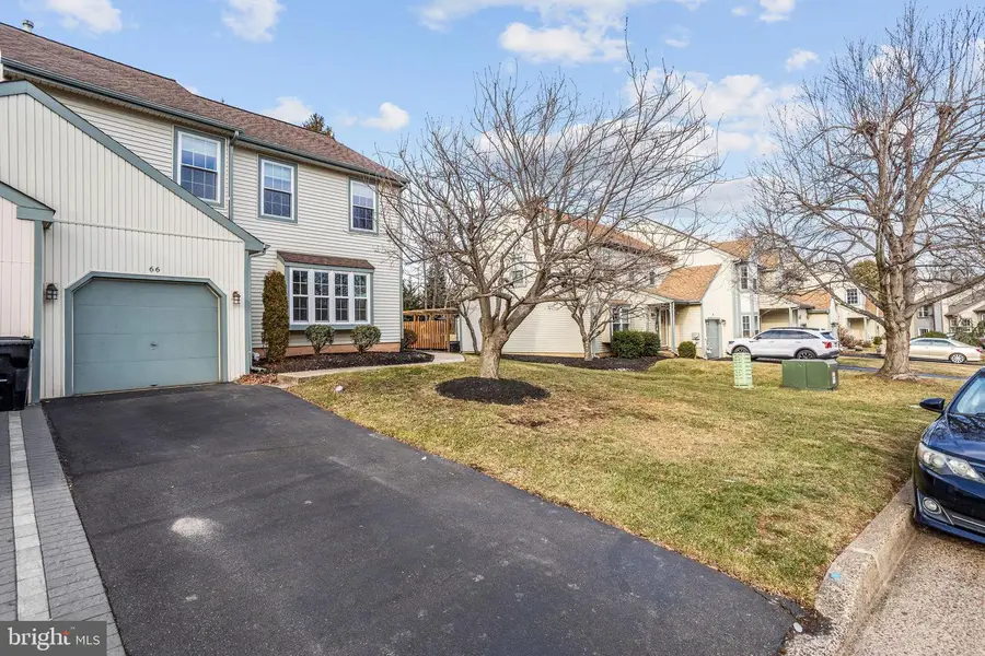 66 Laurel Cir, Newtown, PA 18940 - Image #2