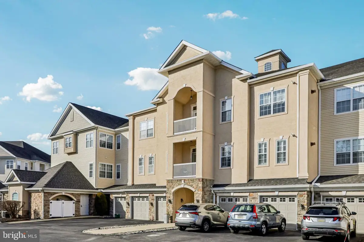 4 Falcon Dr #unit 302, Holland, PA 18966 - Image #1