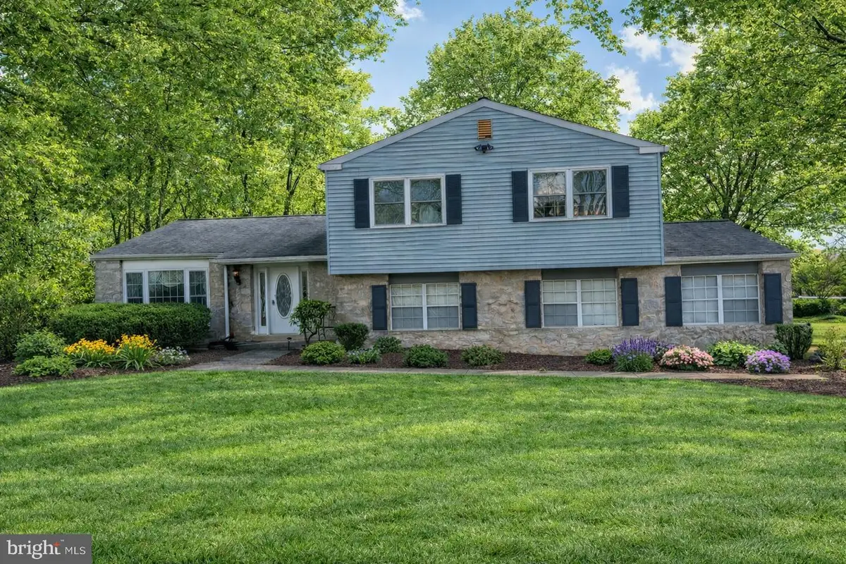 145 Joanne Rd, Holland, PA 18966 - Image #1