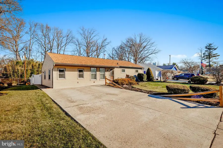 215 Blough Ct, Fairless Hills, PA 19030 - Image #3