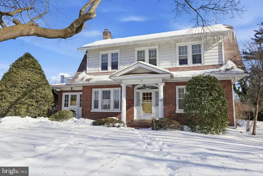 309 Vine St, Perkasie, PA 18944 - #2