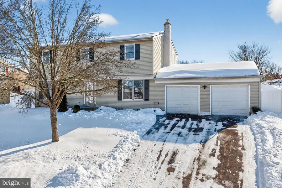 132 Woodview Dr, Quakertown, PA 18951 - Image #2