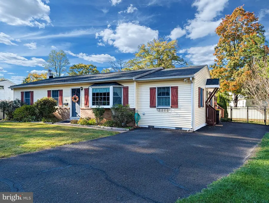 9 Maple Ln, Doylestown, PA 18901 - #2