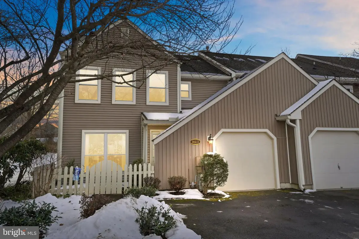 1613 Lakeview Cir, Yardley, PA 19067 - Image #1