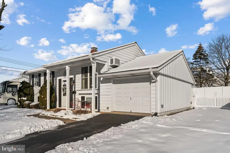 1021 Brookfield Cir, Quakertown, PA 18951 - Image #3