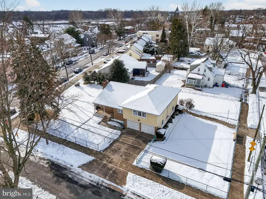 10 Taylor St, Bristol, PA 19007 - Image #2