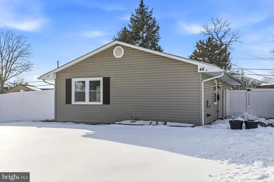 48 Gridiron Rd, Levittown, PA 19057 - Image #2