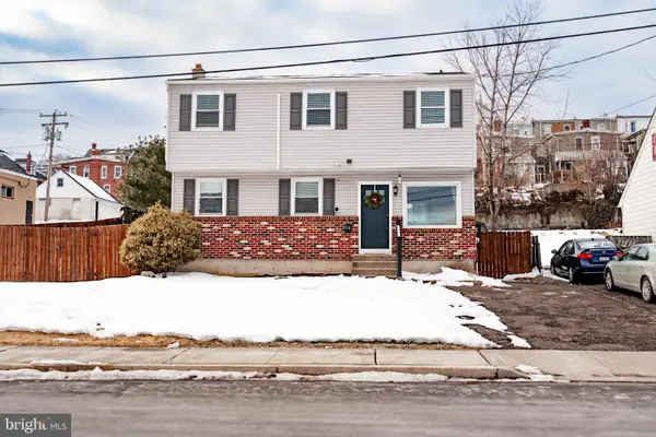 30 S 2nd St, PERKASIE, PA 18944