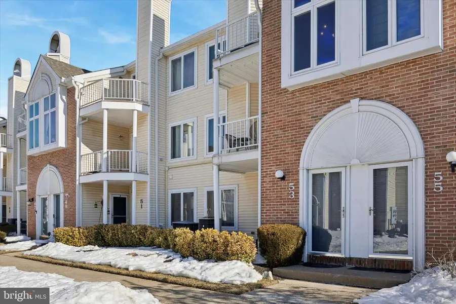 53 Pamela Ct, Levittown, PA 19057 - #2