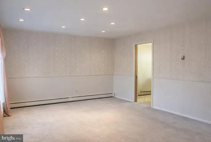 11 Jester Ln, Levittown, PA 19055 - #2