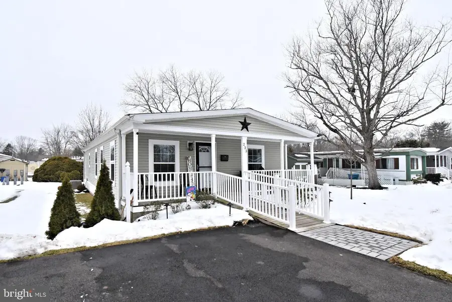233 Hemlock Dr, Doylestown, PA 18901 - #2