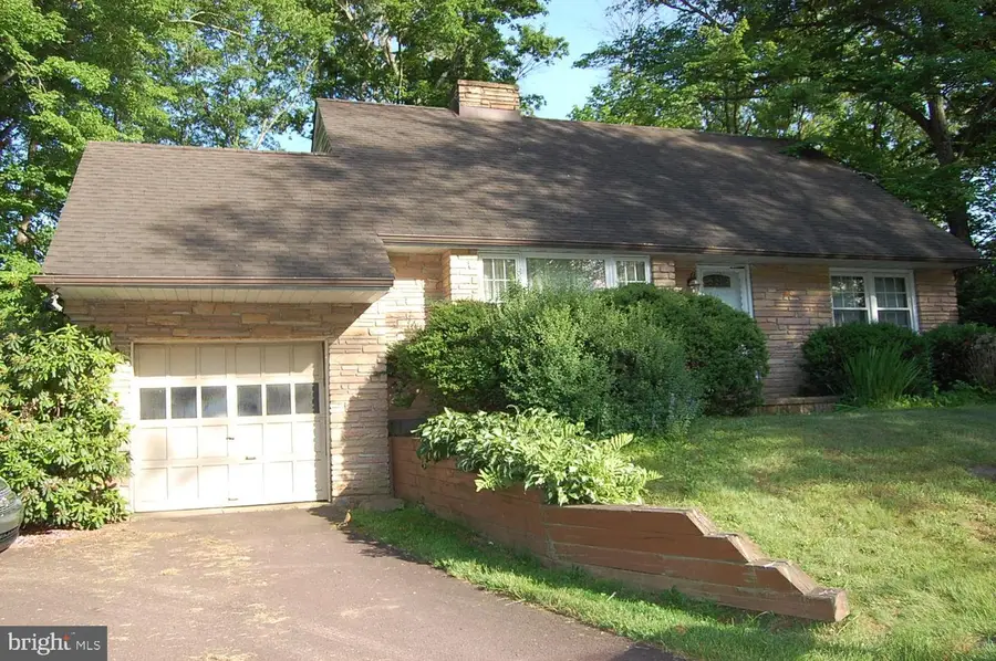 314 E Park Ave, Sellersville, PA 18960 - #2