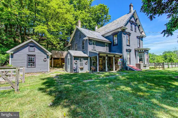 9754 Easton Rd, KINTNERSVILLE, PA 18930