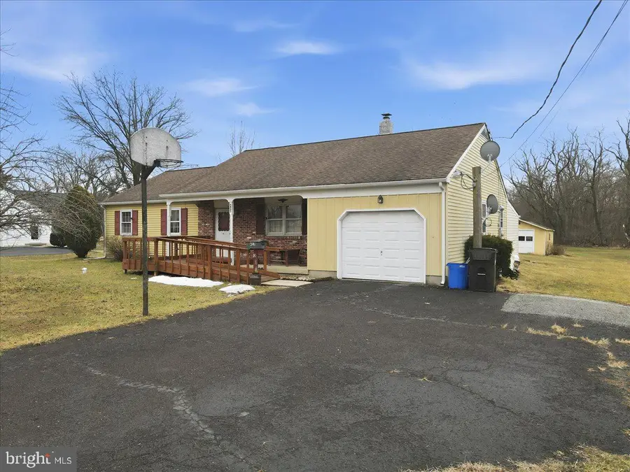 422 Erie Rd, Quakertown, PA 18951 - #2