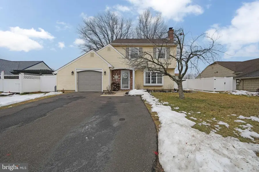 612 S Queen Anne Dr, Fairless Hills, PA 19030 - #2