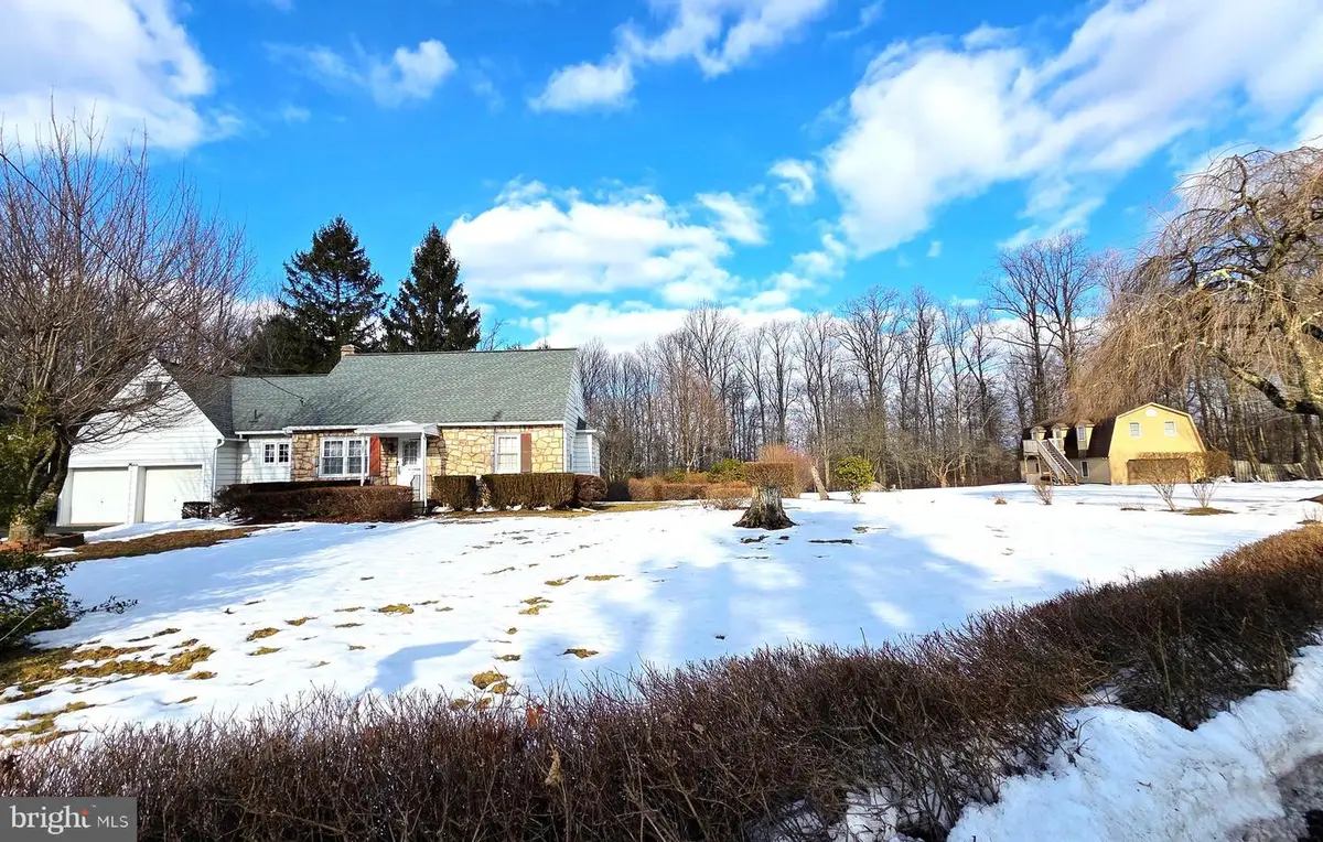 301 Mine Rd, Quakertown, PA 18951 - #1