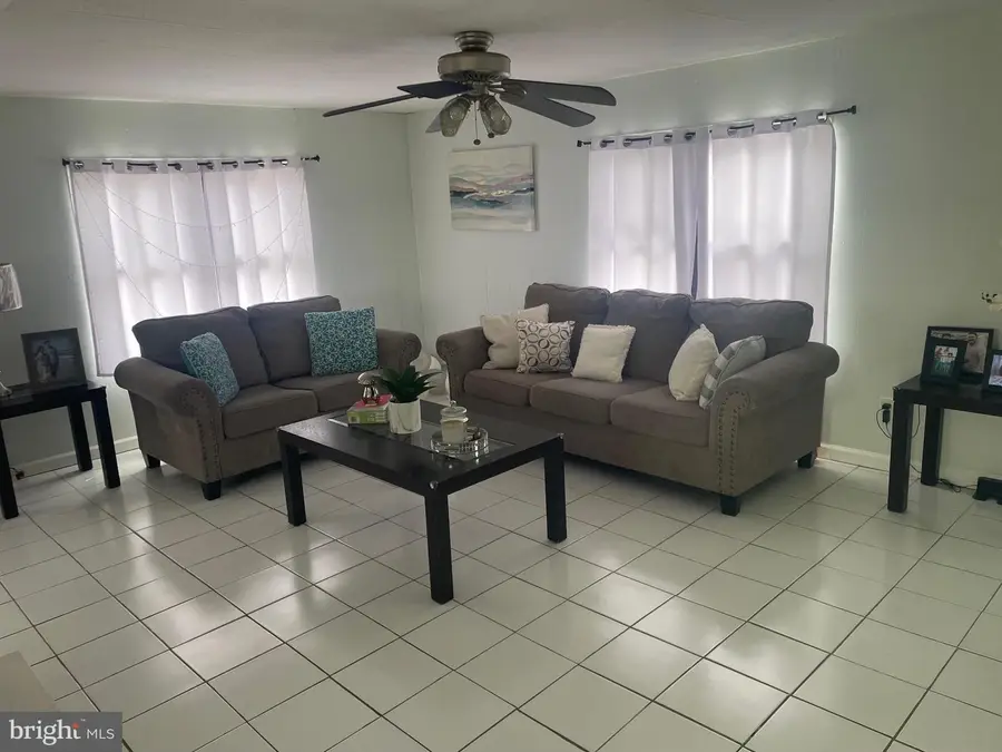 6033 Falmont Dr, Morrisville, PA 19067 - #2