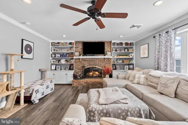 9 Honey Locust Rd, LEVITTOWN, PA 19056