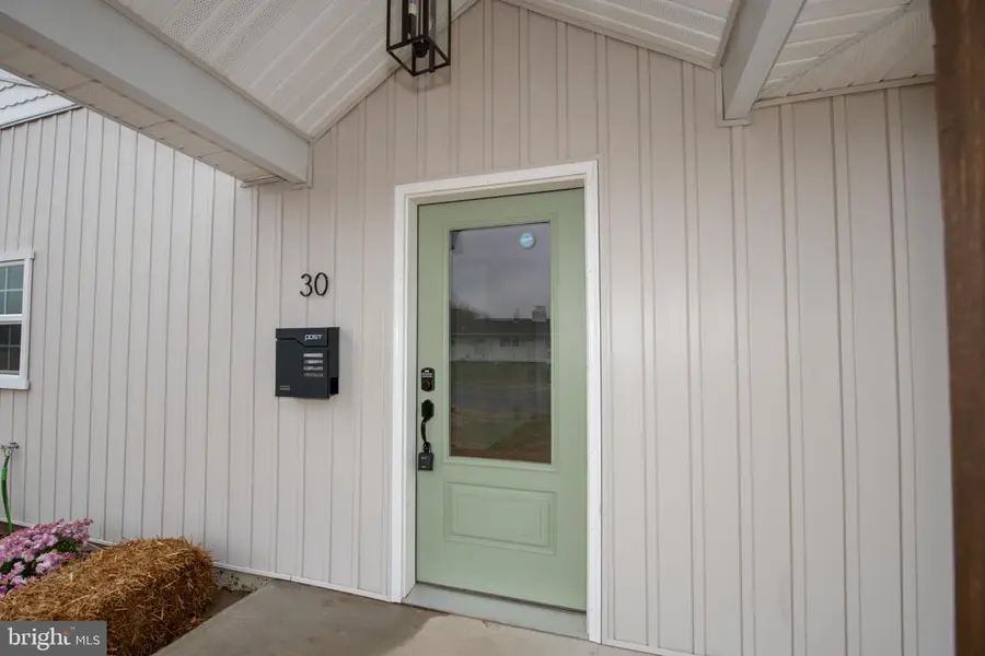 30 Mistletoe Ln, Levittown, PA 19054 - #3