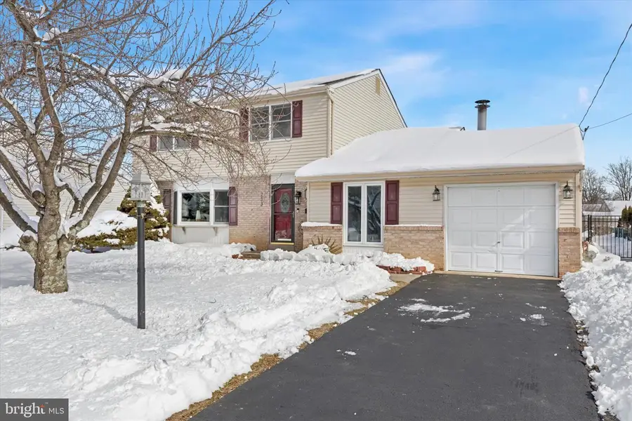 233 Sharpless Rd, Southampton, PA 18966 - #2